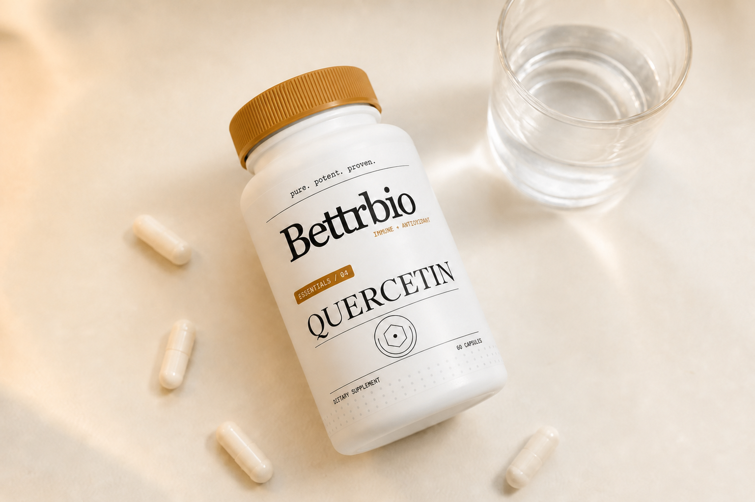 Quercetin with capsules and water